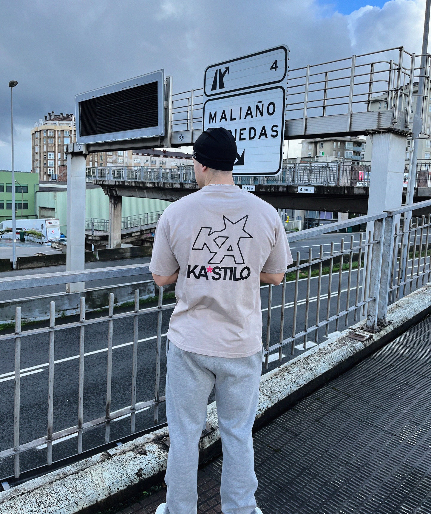Urban guy wearing sand color t-shirt in a fashionable way.