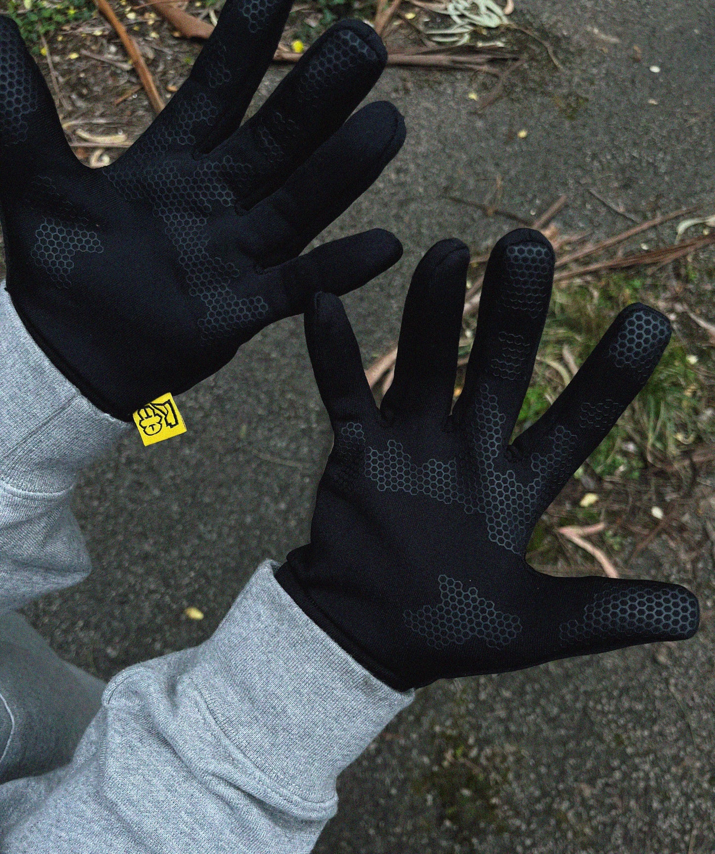 urban girl wearing gloves in black, perfect for hip-hop and streetwear lovers