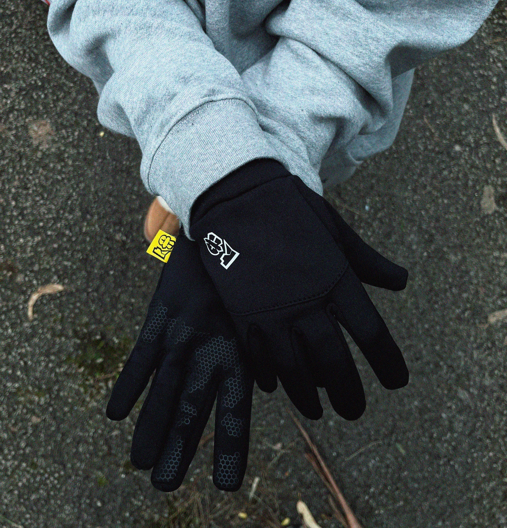 urban girl wearing gloves in black, perfect for hip-hop and streetwear lovers